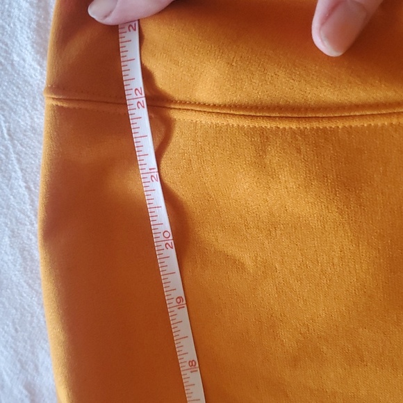 Under Armor Embroidered Graphic Long Sleeve Orange Sz. XL Hoodie - Picture 11 of 12